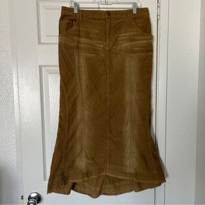 Urban outfitters corduroy maxi flare skirt raw hem
Size L